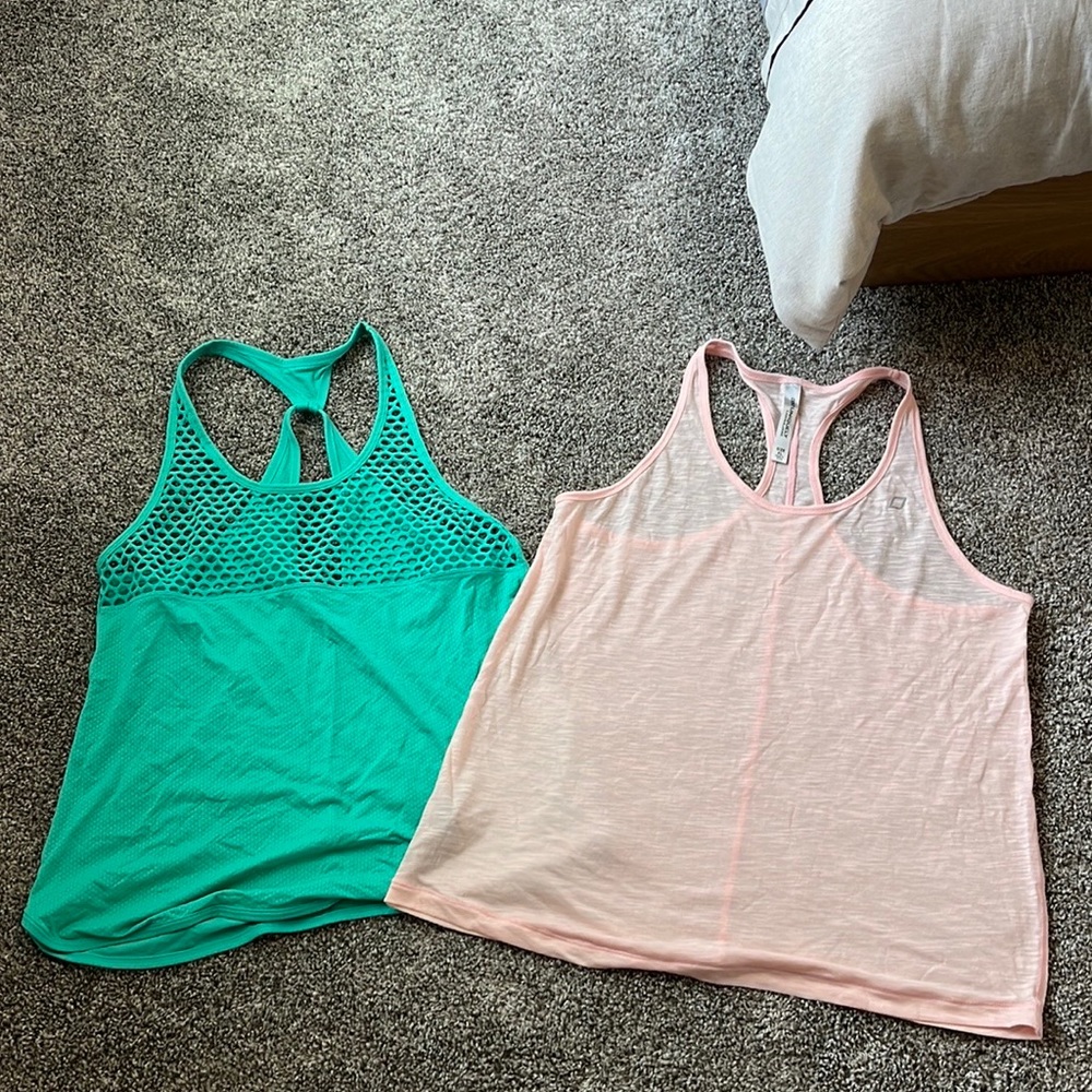 2 x Lorna Jane tanks l/xl excellent condition
